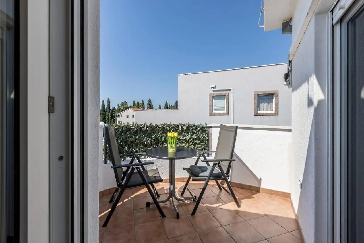 Marijeta Apartman+Besplatan Parking Apartment Kastela