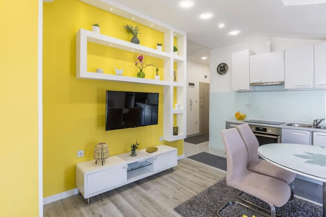 Marijeta Apartman+Besplatan Parking Apartment Kastela Croatia