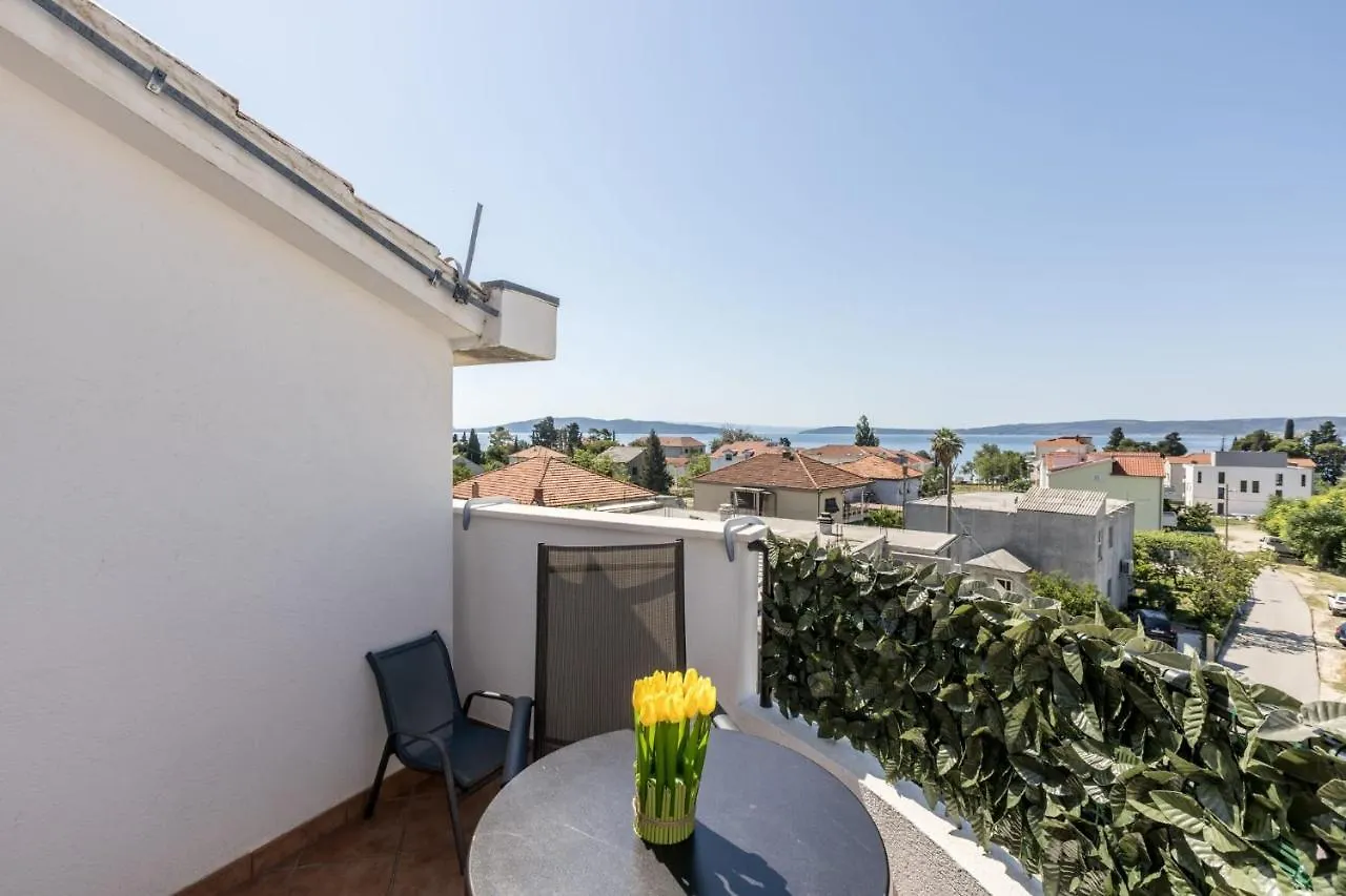 Marijeta Apartman+Besplatan Parking Apartment Kastela