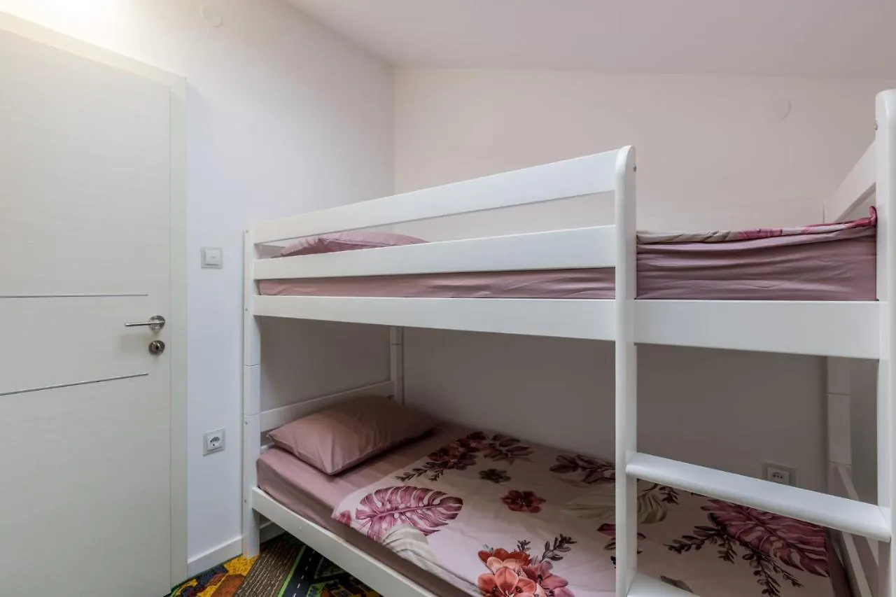 Marijeta Apartman+Besplatan Parking Apartment Kastela Croatia