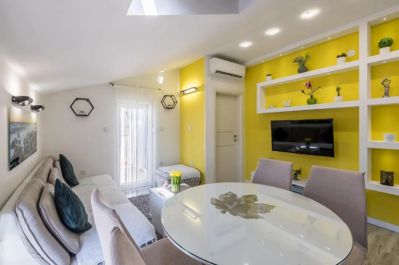 Marijeta Apartman+Besplatan Parking Apartment Kastela