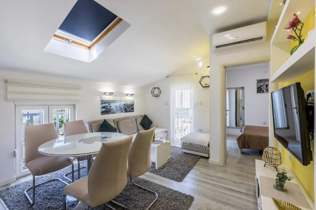 Marijeta Apartman+Besplatan Parking Apartment Kastela